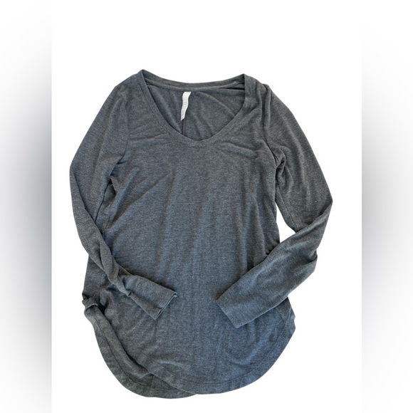 🌟Athleta Crew Necks Tank Tops & Shorts 5 piece Bundle! 4 Tops and 1 short - Picture 10 of 11